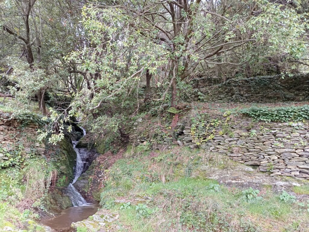 eau et pierres sèches